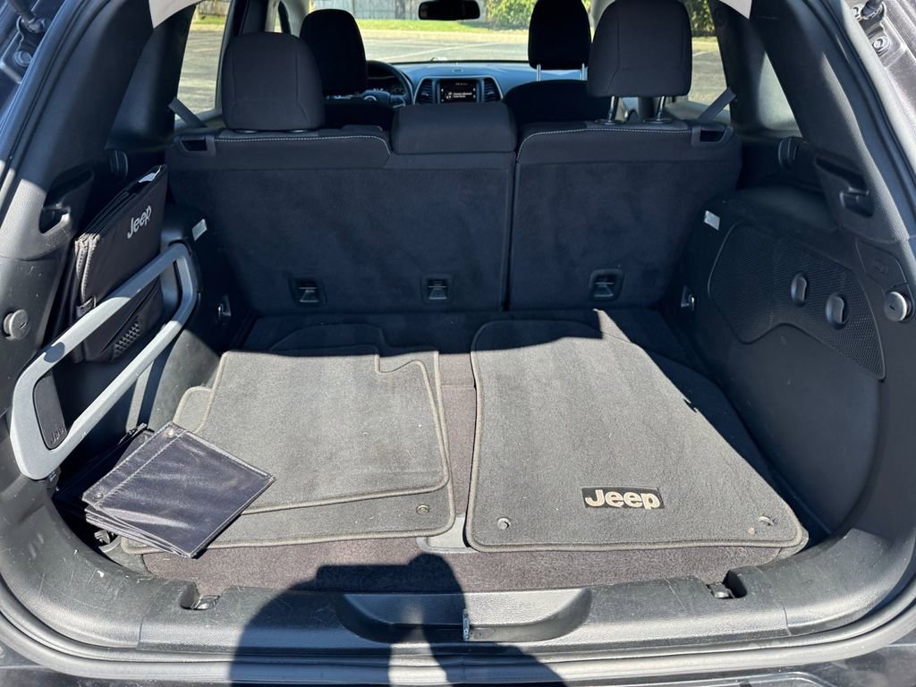 Used 2018 Jeep Cherokee Latitude image 16