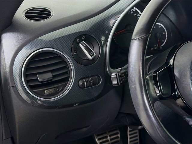 Used 2013 Volkswagen Beetle 2.0T image 10