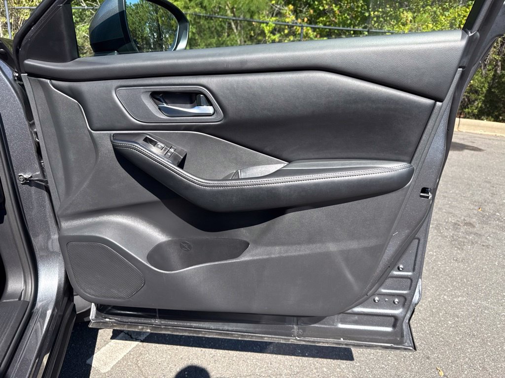 Certified 2026 Nissan Rogue SV FWD image 32