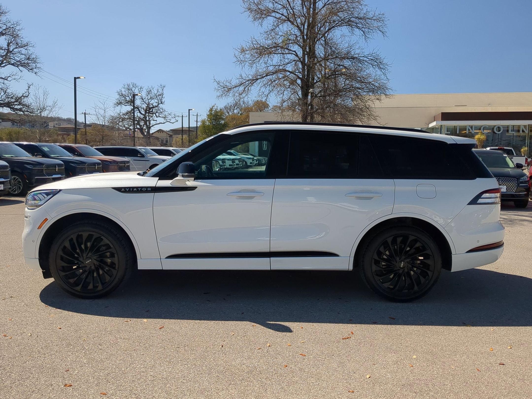 Used 2023 Lincoln Aviator Reserve w/ Equipment Group 201A image 6
