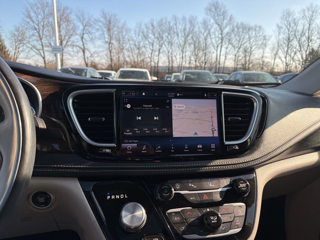 Used 2021 Chrysler Pacifica Limited image 15