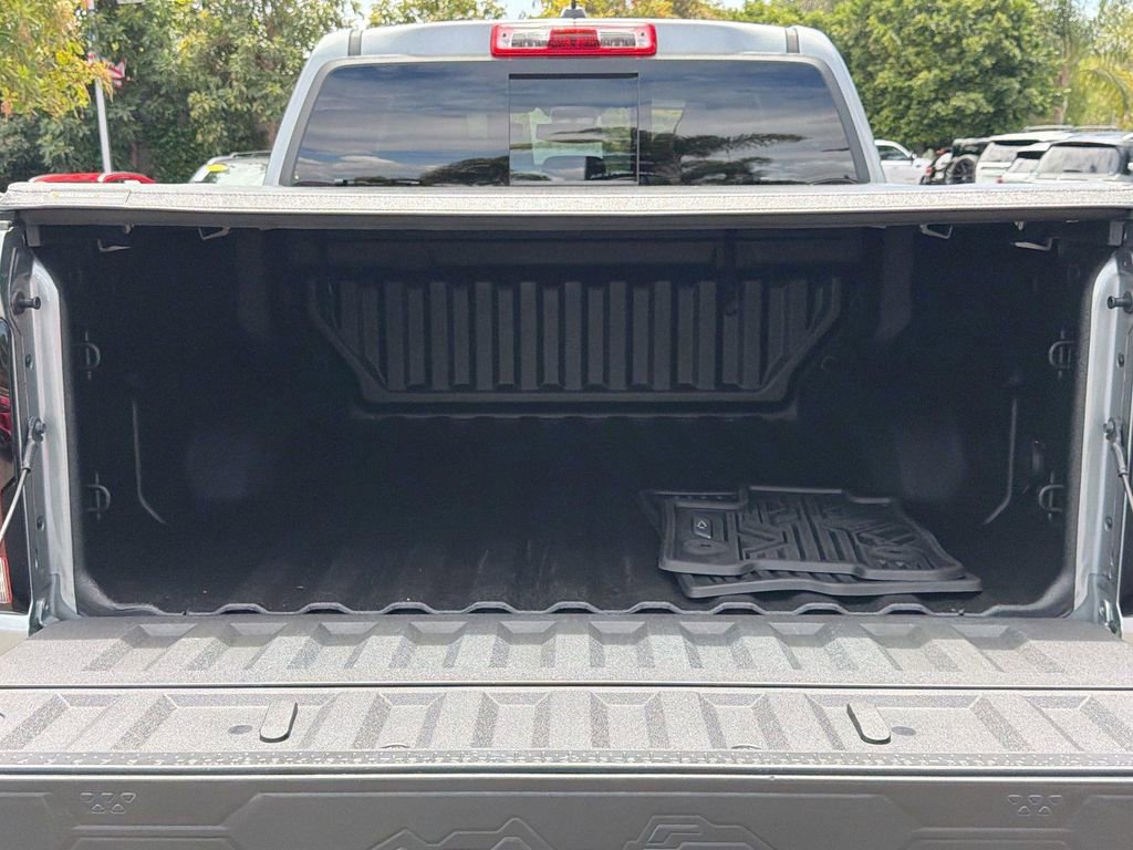 Used 2025 Chevrolet Colorado Z71 w/ Technology Package AWD/4WD image 26
