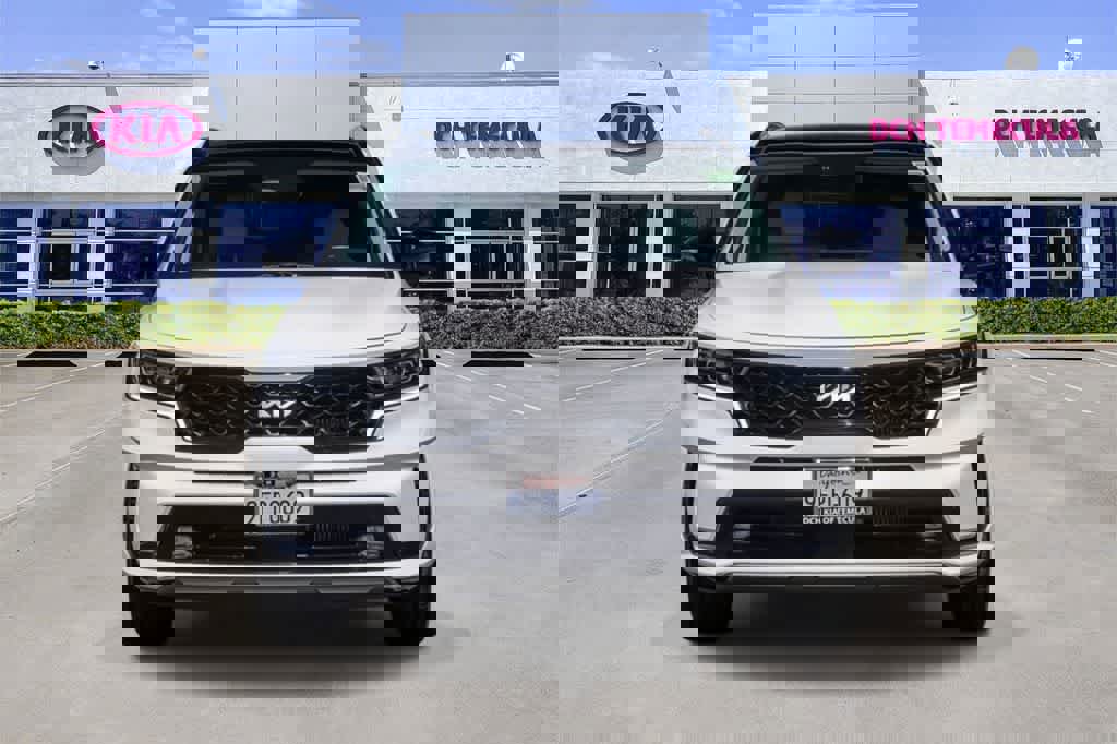 Certified 2023 Kia Sorento SX FWD image 2