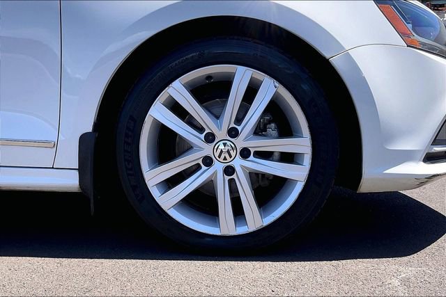 Used 2017 Volkswagen Jetta SEL FWD image 9