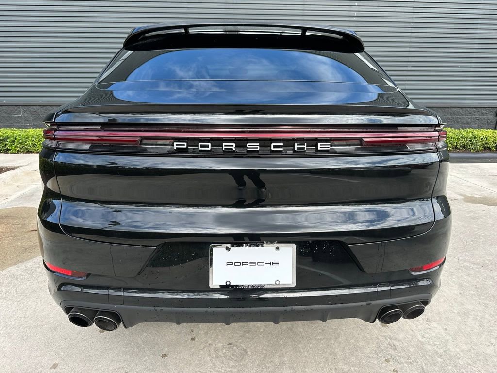 Used 2024 Porsche Cayenne Coupe image 11
