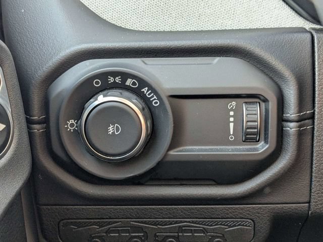 Used 2025 Jeep Wrangler Unlimited Sahara AWD/4WD image 20