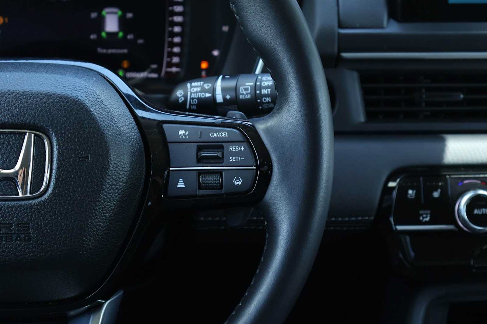 Used 2025 Honda Pilot Elite image 23