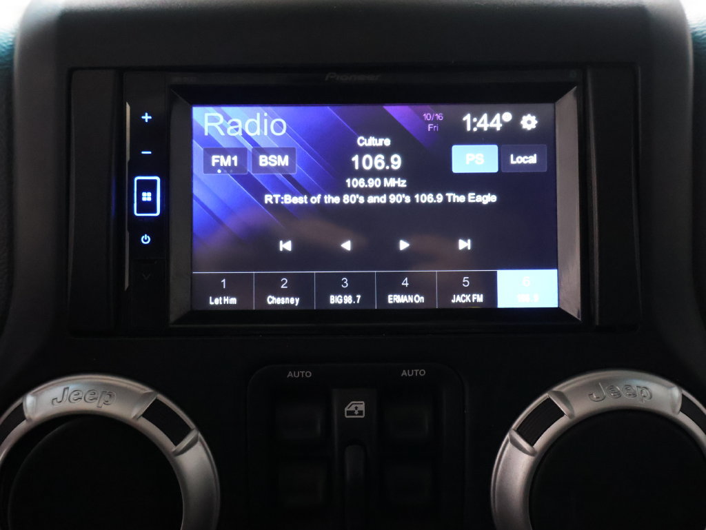 Used 2013 Jeep Wrangler Unlimited Sahara w/ Dual Top Group AWD/4WD image 23