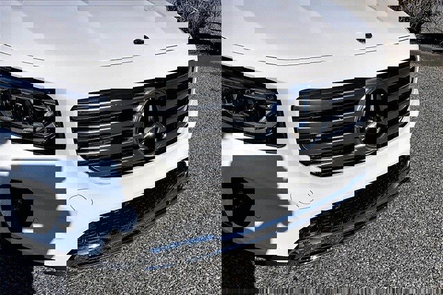 Used 2025 Mercedes-Benz GLB 250 4MATIC image 5