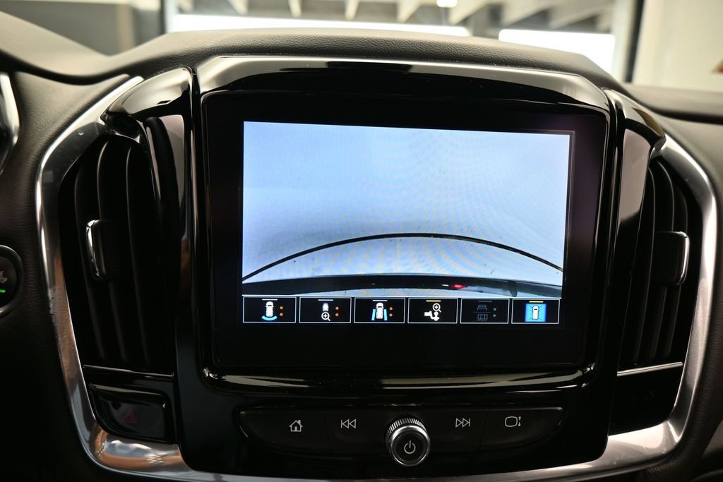 Used 2023 Chevrolet Traverse RS FWD image 25
