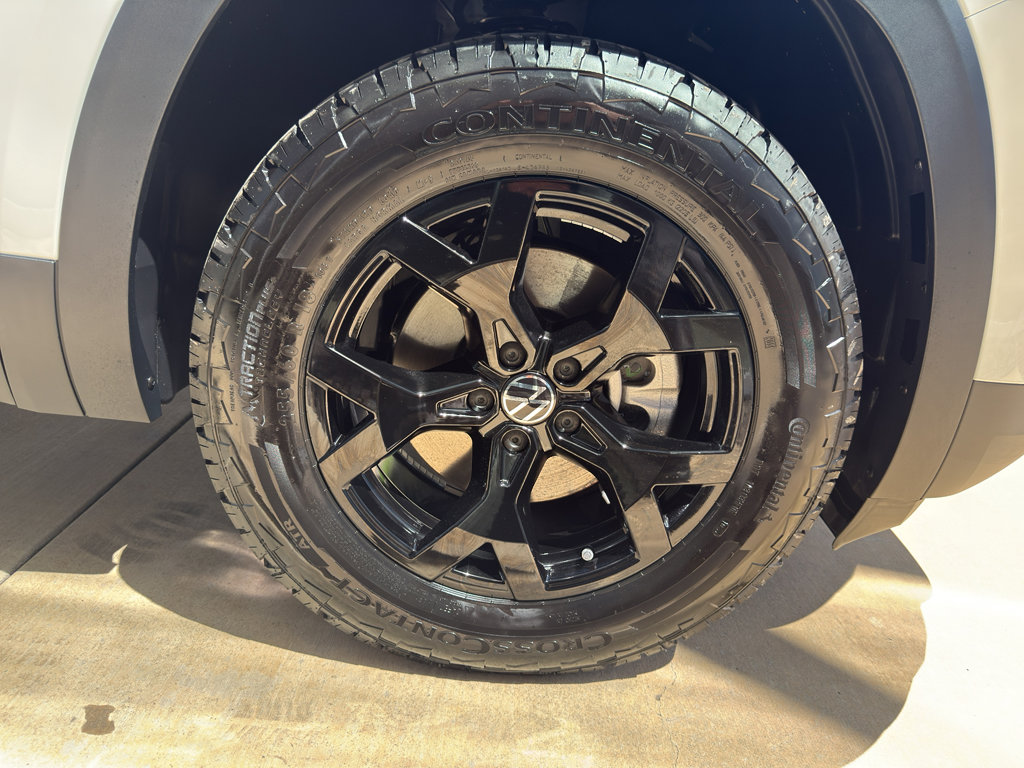 New 2025 Volkswagen Atlas Peak Edition SE image 19