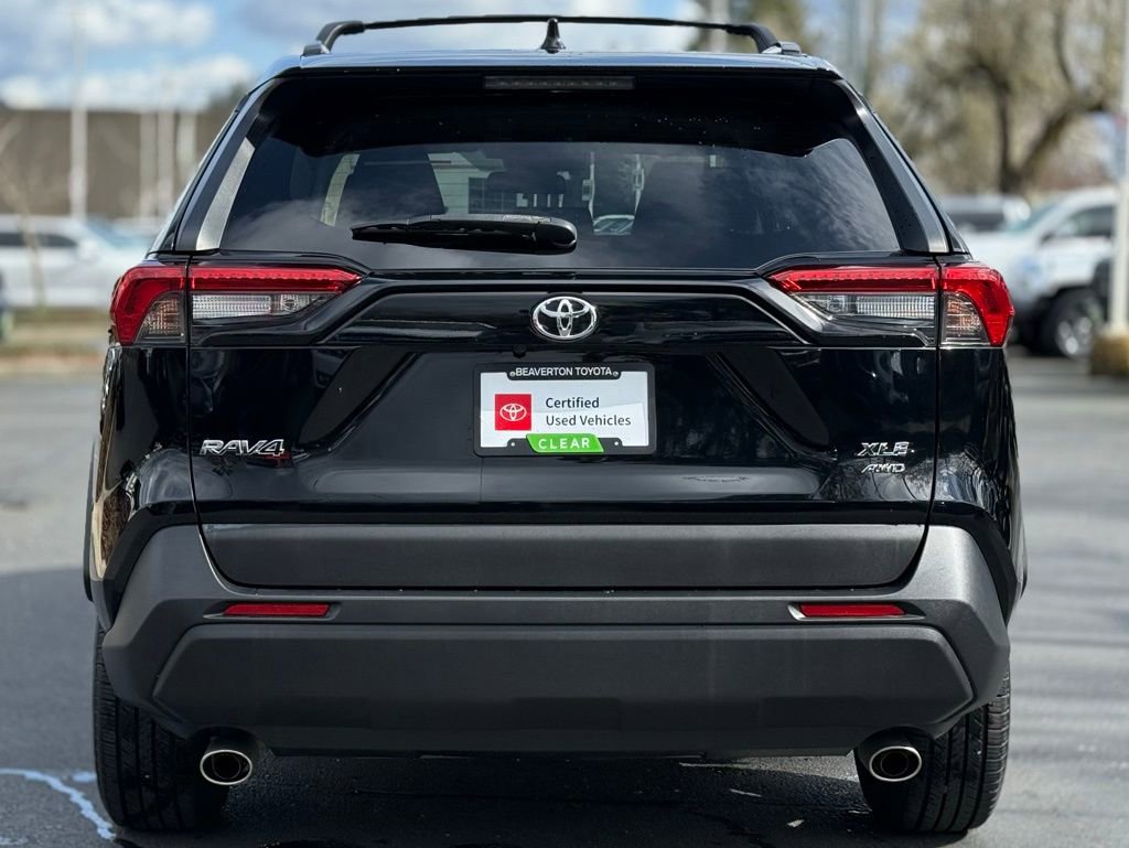 Used 2020 Toyota RAV4 XLE w/ XLE Grade Weather Package image 4