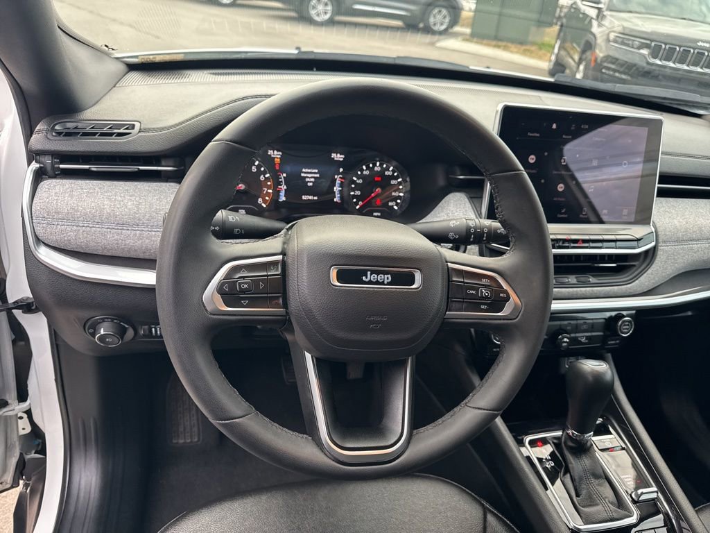 Used 2024 Jeep Compass Latitude image 12