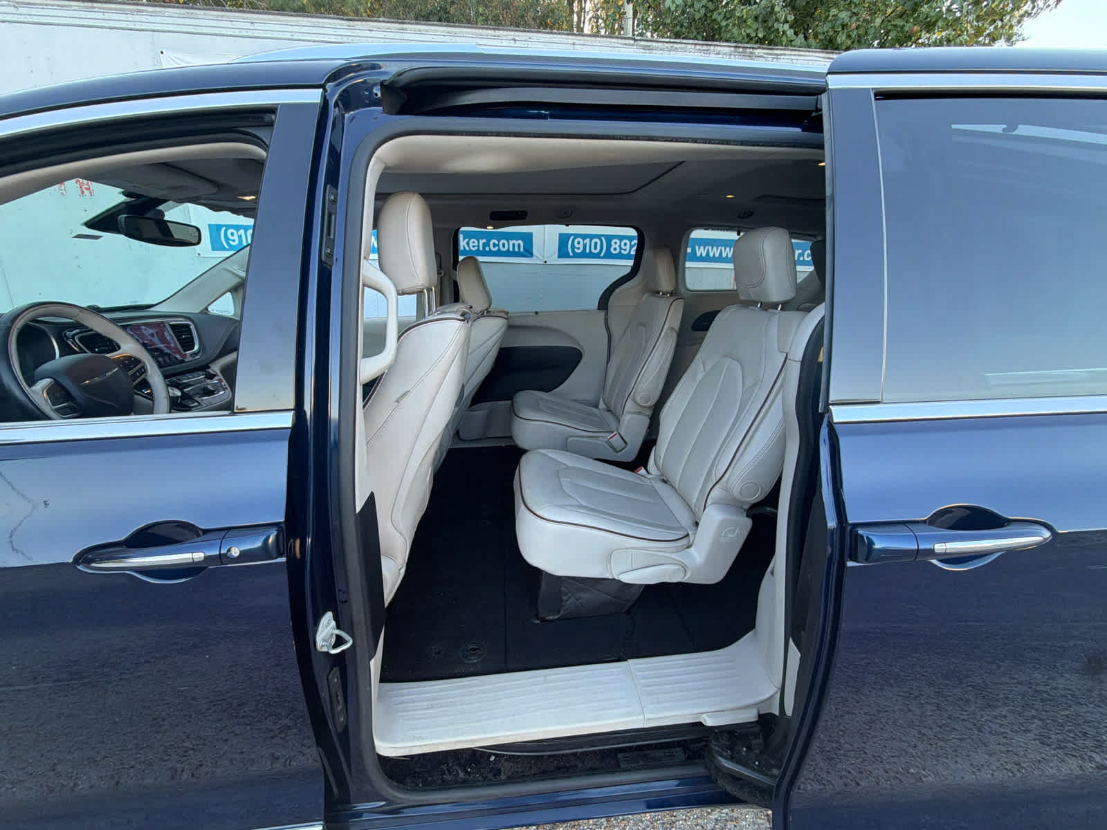 Used 2020 Chrysler Pacifica Limited w/ Advanced Safetytec Group FWD image 32