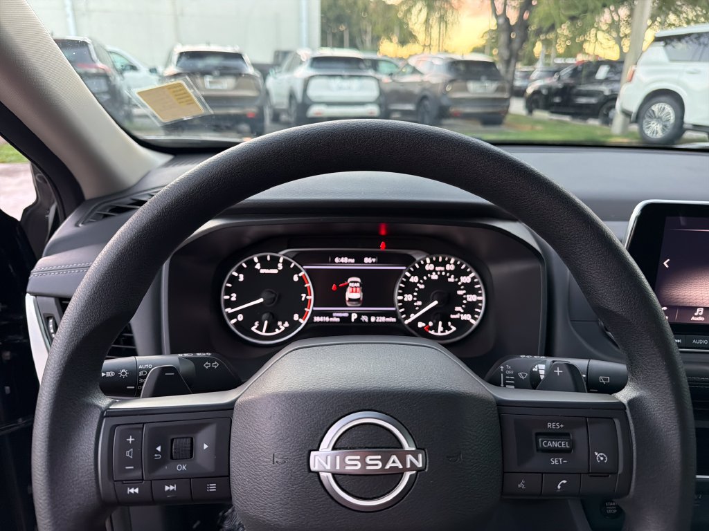 Used 2025 Nissan Rogue S FWD image 17