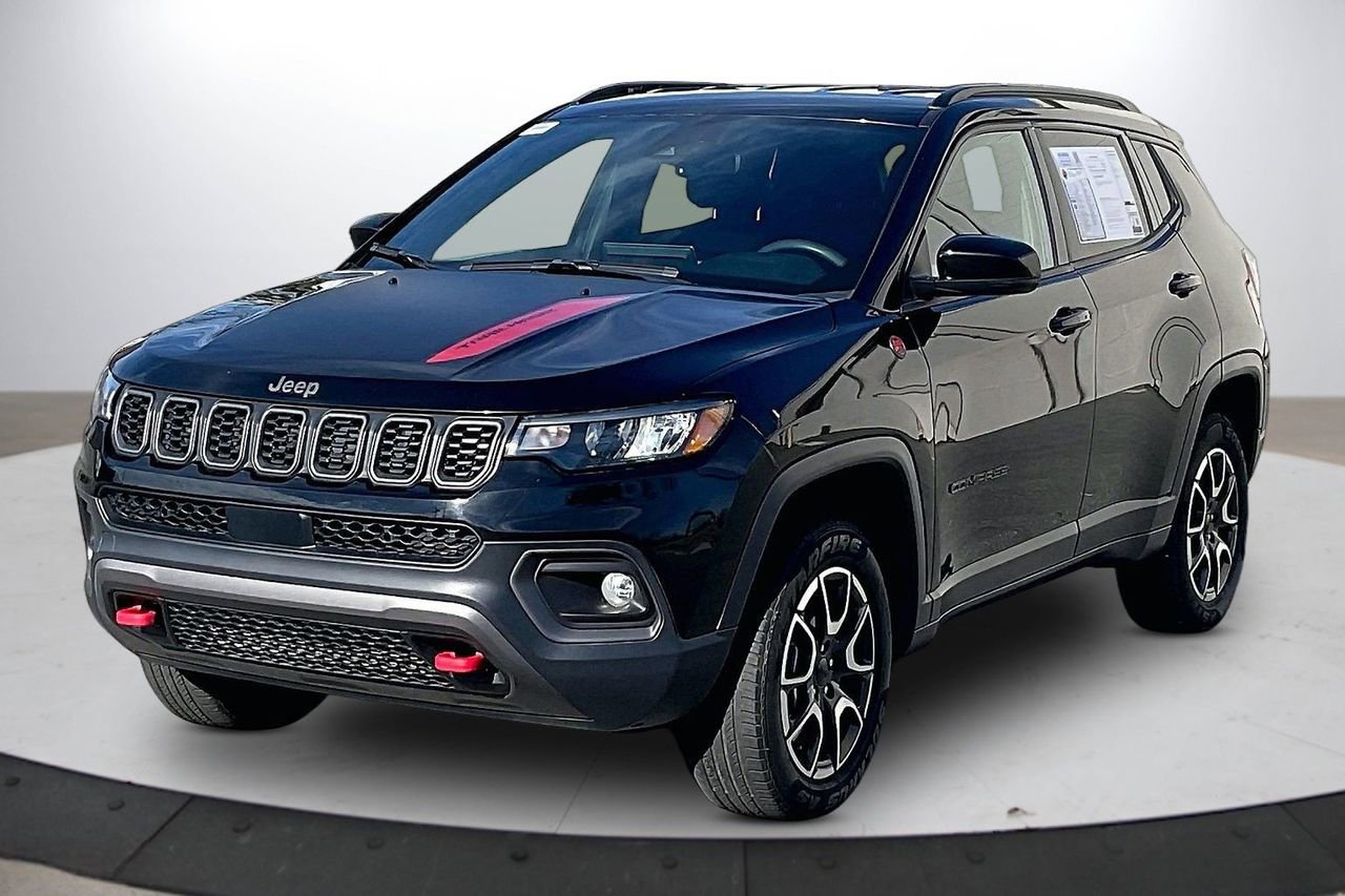 Used 2024 Jeep Compass Trailhawk image 4
