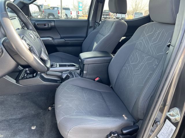 Used 2016 Toyota Tacoma TRD Off-Road w/ Towing Package image 16