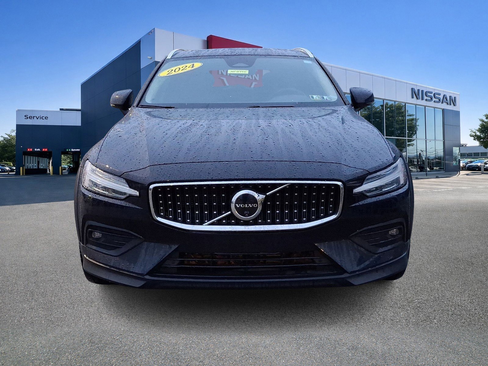 Used 2024 Volvo V60 B5 Cross Country Plus w/ Protection Package Premier AWD/4WD image 2
