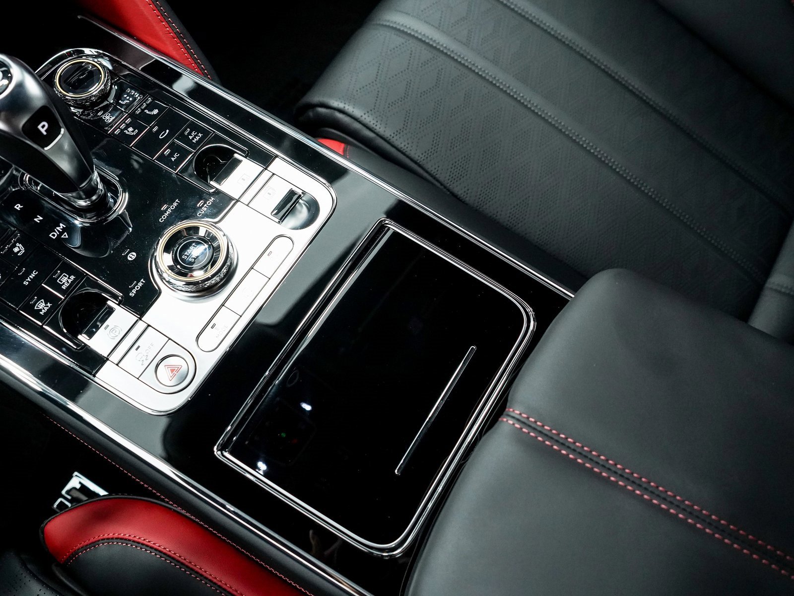 Certified 2025 Bentley Flying Spur Plug-In Hybrid image 34