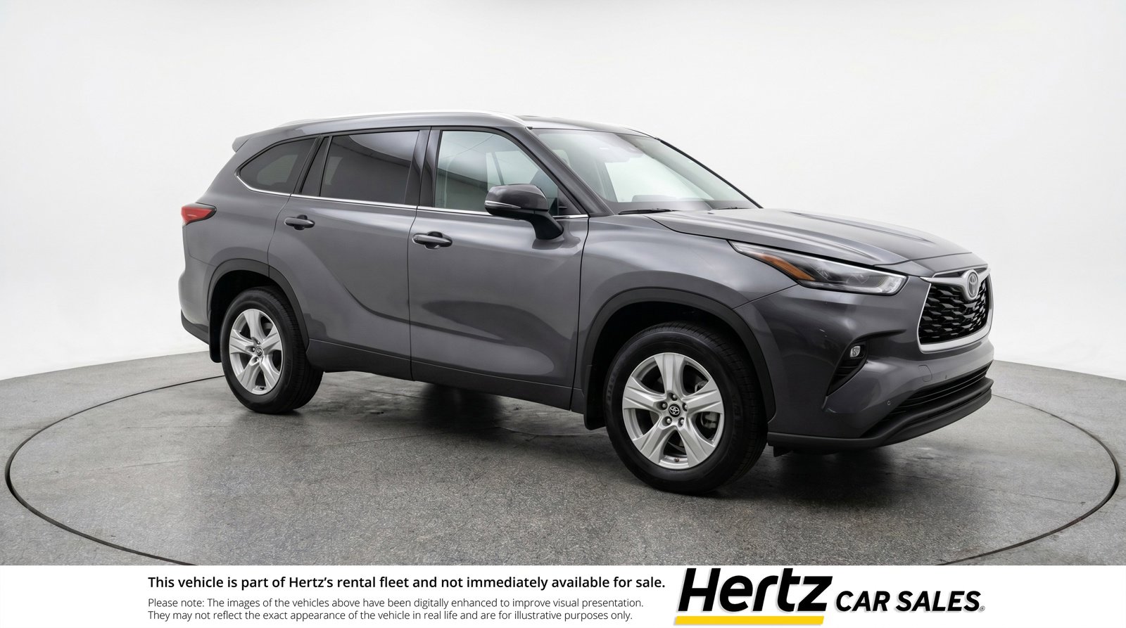 Used 2025 Toyota Highlander LE FWD image 1