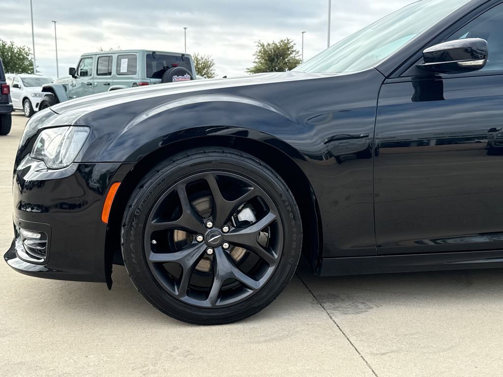 Used 2022 Chrysler 300 Touring L w/ Popular Equipment Group image 5