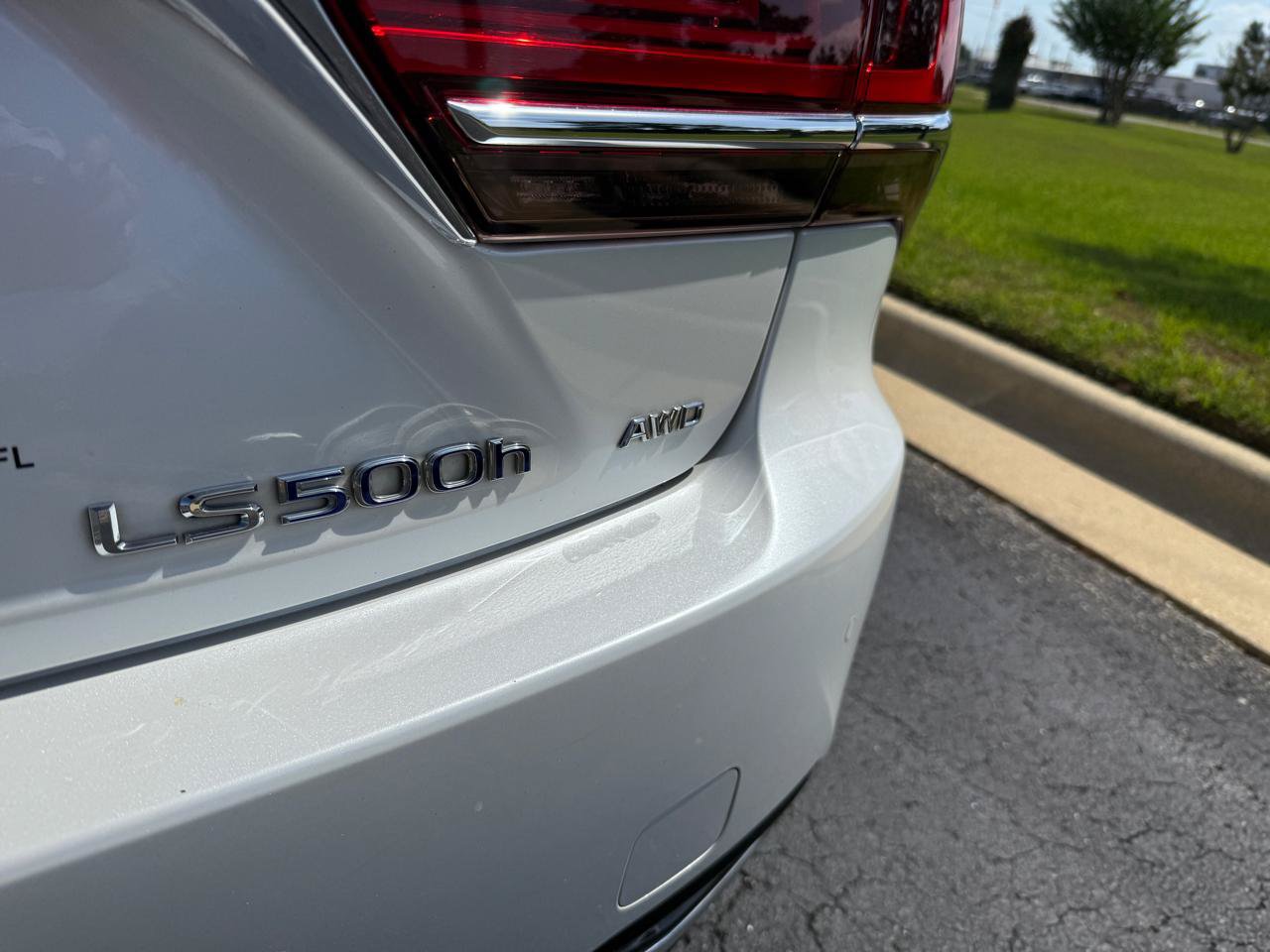 Used 2018 Lexus LS 500h AWD w/ Interior Upgrade Package image 9