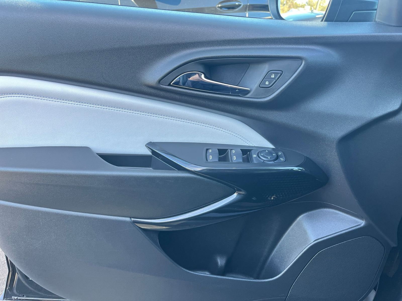 Used 2025 Chevrolet Trax LT image 20