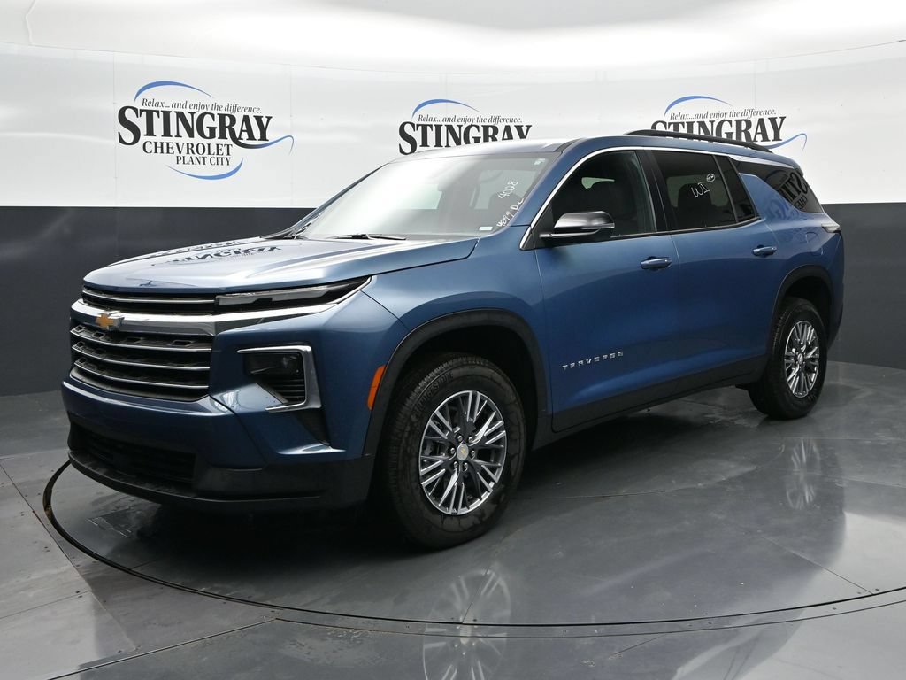 Used 2026 Chevrolet Traverse LT FWD image 4