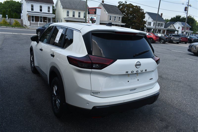 Used 2024 Nissan Rogue S AWD/4WD image 6