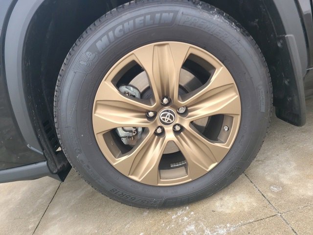 Used 2023 Toyota Highlander Bronze Edition image 13
