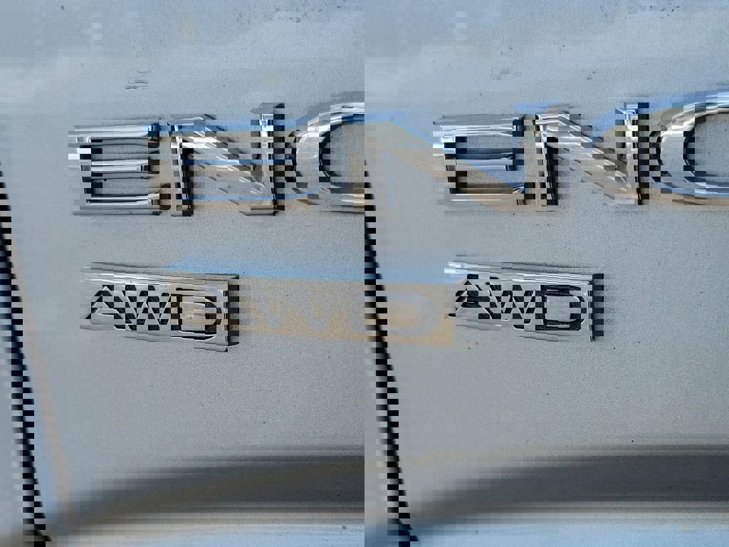 Used 2021 Buick Enclave Essence image 6