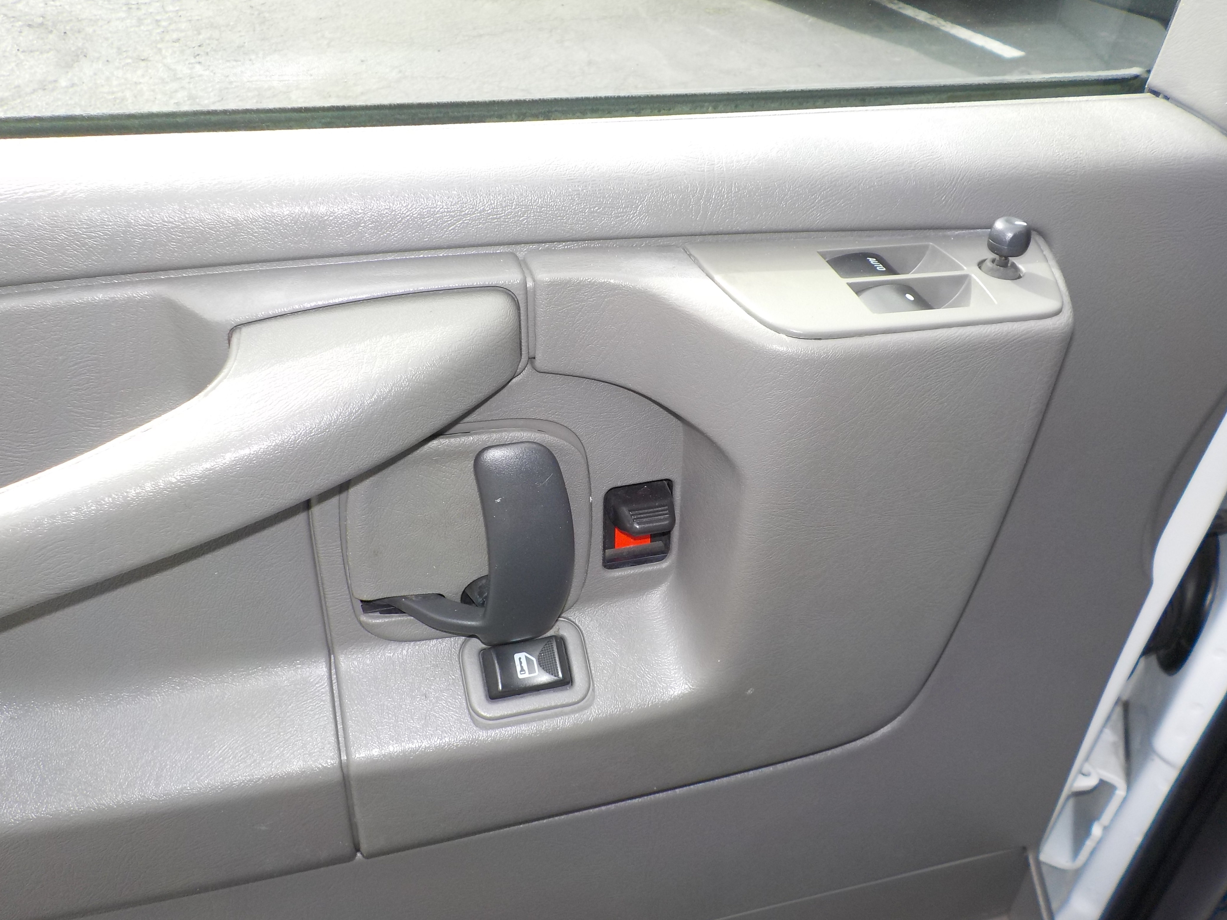 Used 2014 Chevrolet Express 2500 w/ Express Access Plus Package RWD image 25