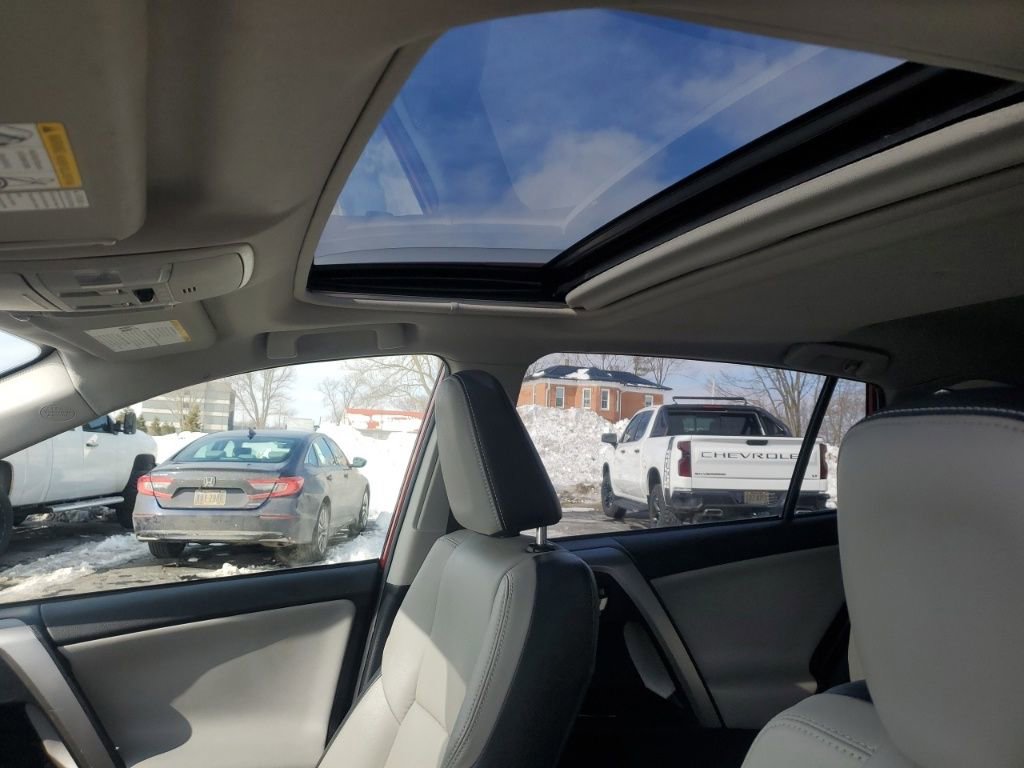 Used 2016 Toyota RAV4 Limited image 15