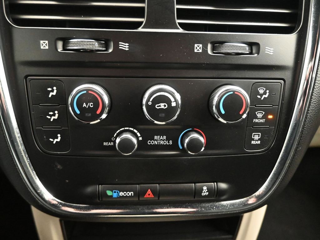 Used 2016 Dodge Grand Caravan SE image 13