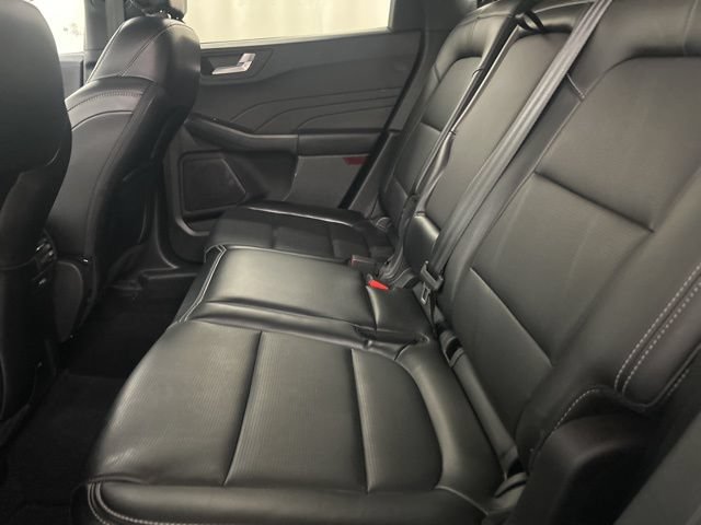 Used 2025 Ford Escape Platinum AWD/4WD image 25