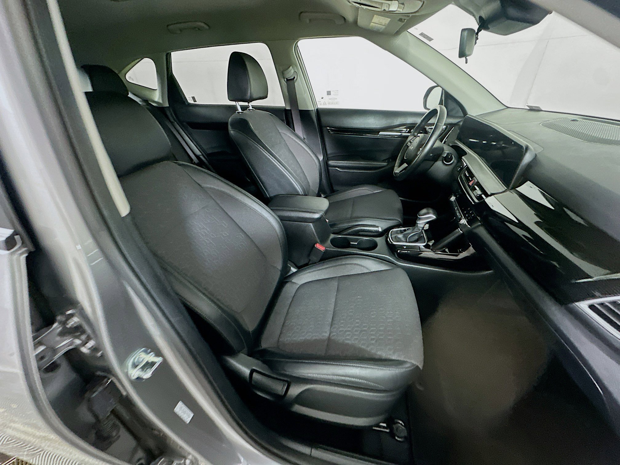 Used 2025 Kia Seltos S image 30