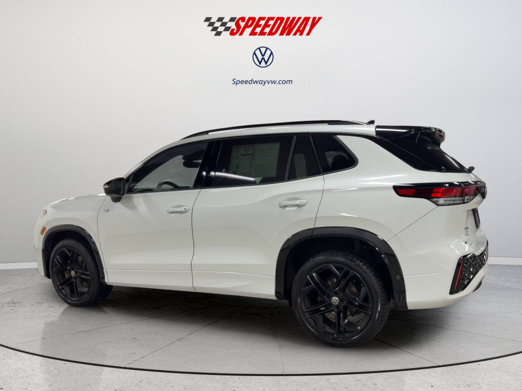 Certified 2025 Volkswagen Tiguan SE R-Line AWD/4WD image 9