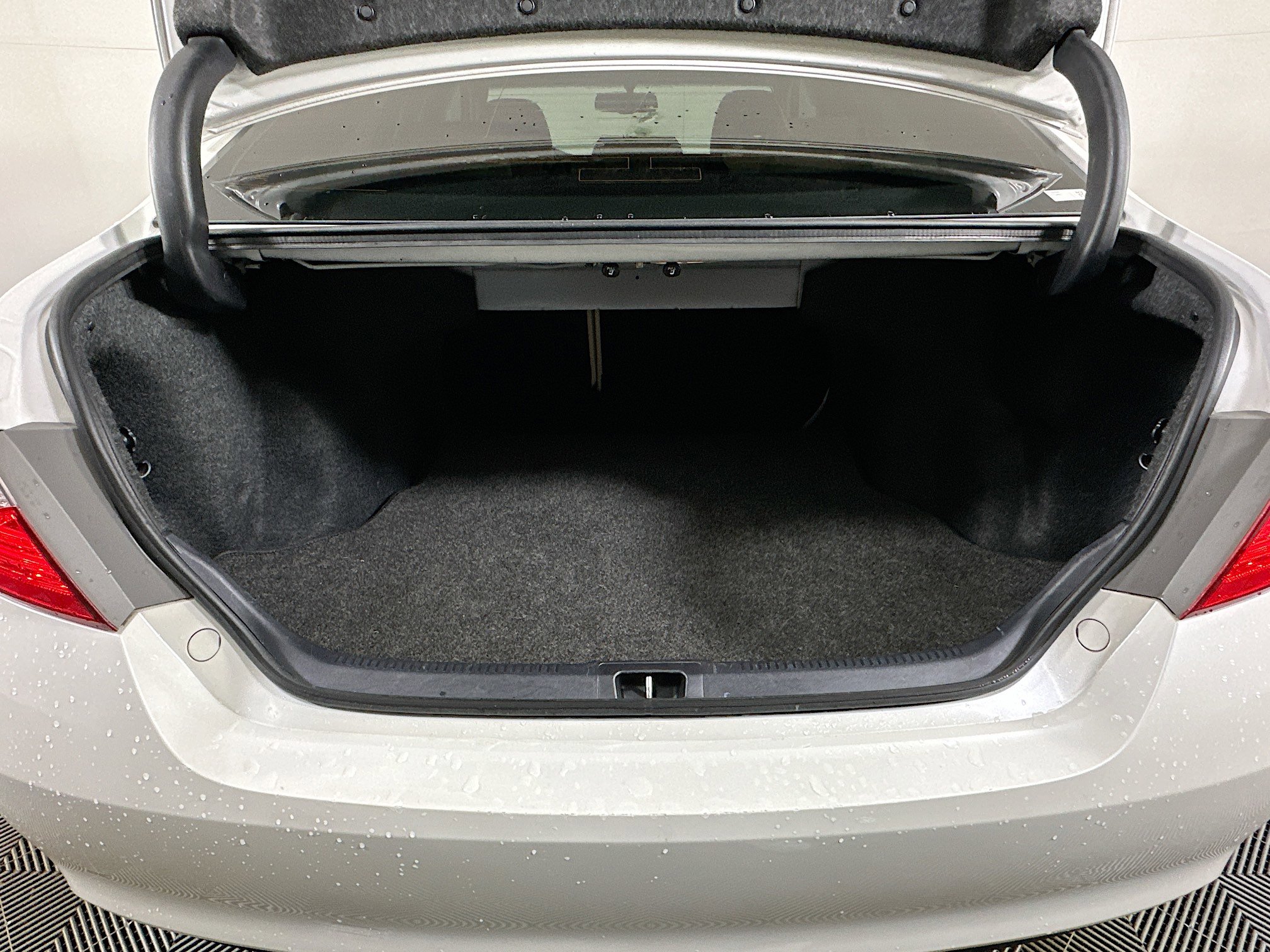 Used 2017 Toyota Camry XLE FWD image 29