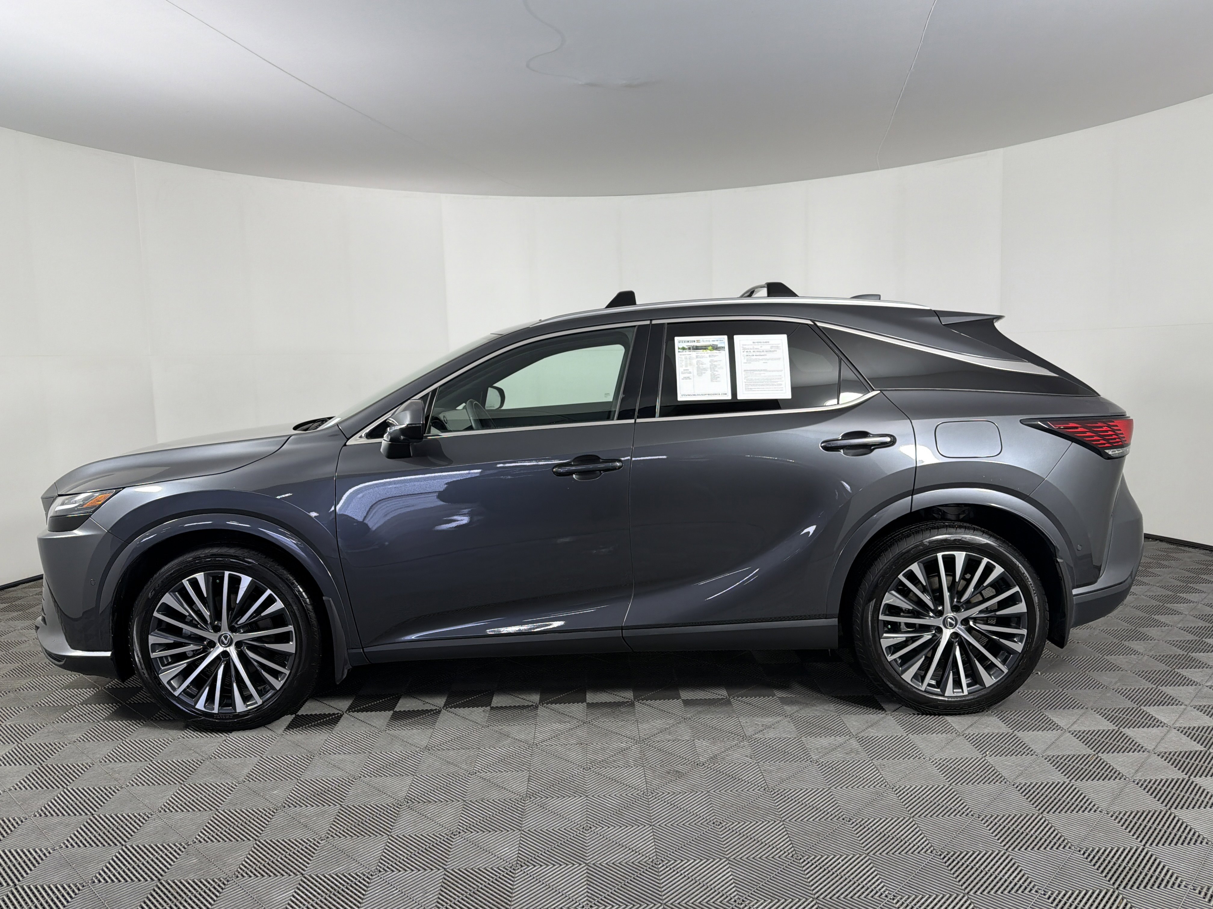 Used 2025 Lexus RX 350 w/ Convenience Package image 5