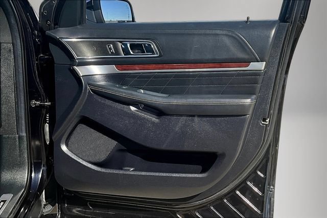 Used 2019 Ford Explorer Platinum AWD/4WD image 29