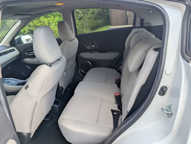 Used 2021 Honda HR-V EX image 9