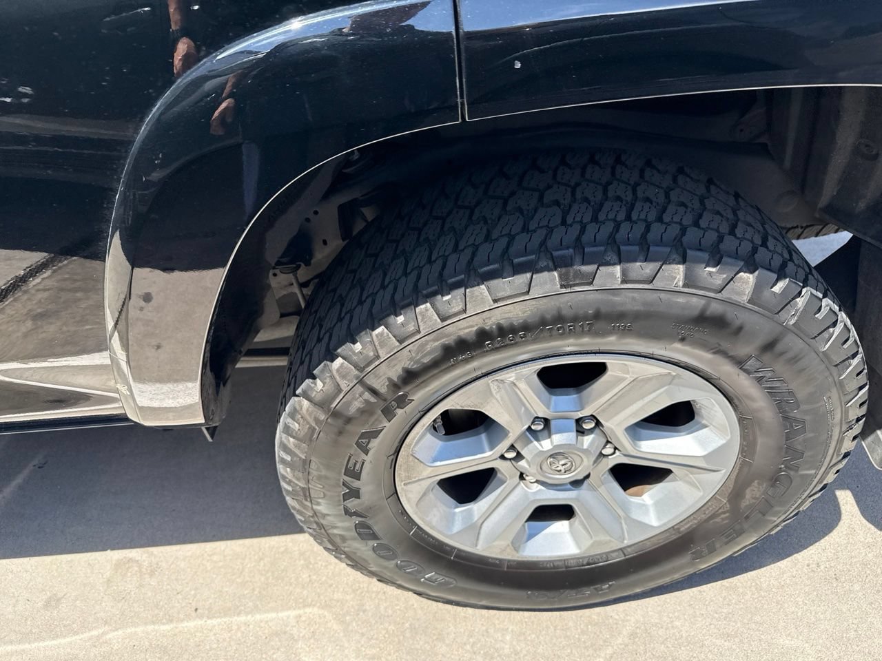 Used 2019 Toyota 4Runner SR5 AWD/4WD image 4
