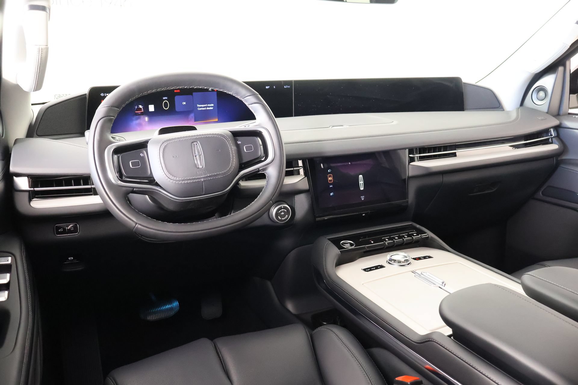 New 2026 Lincoln Navigator Premiere AWD/4WD image 2
