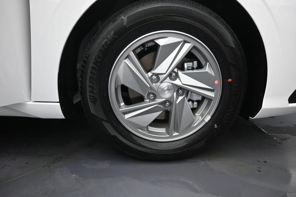 New 2026 Hyundai Elantra SE FWD image 31