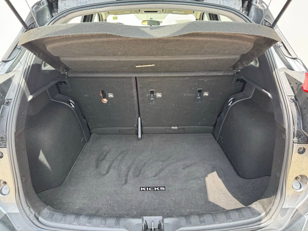 Used 2018 Nissan Kicks SR FWD image 14