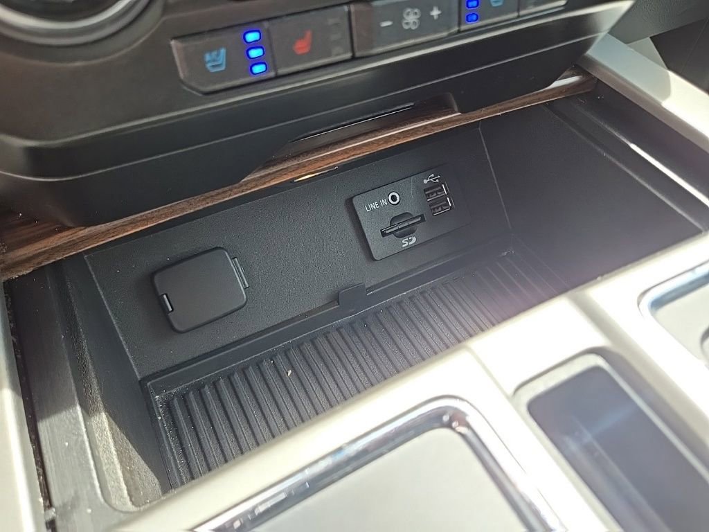 Used 2015 Ford F150 Lariat w/ Equipment Group 502A Luxury AWD/4WD image 34