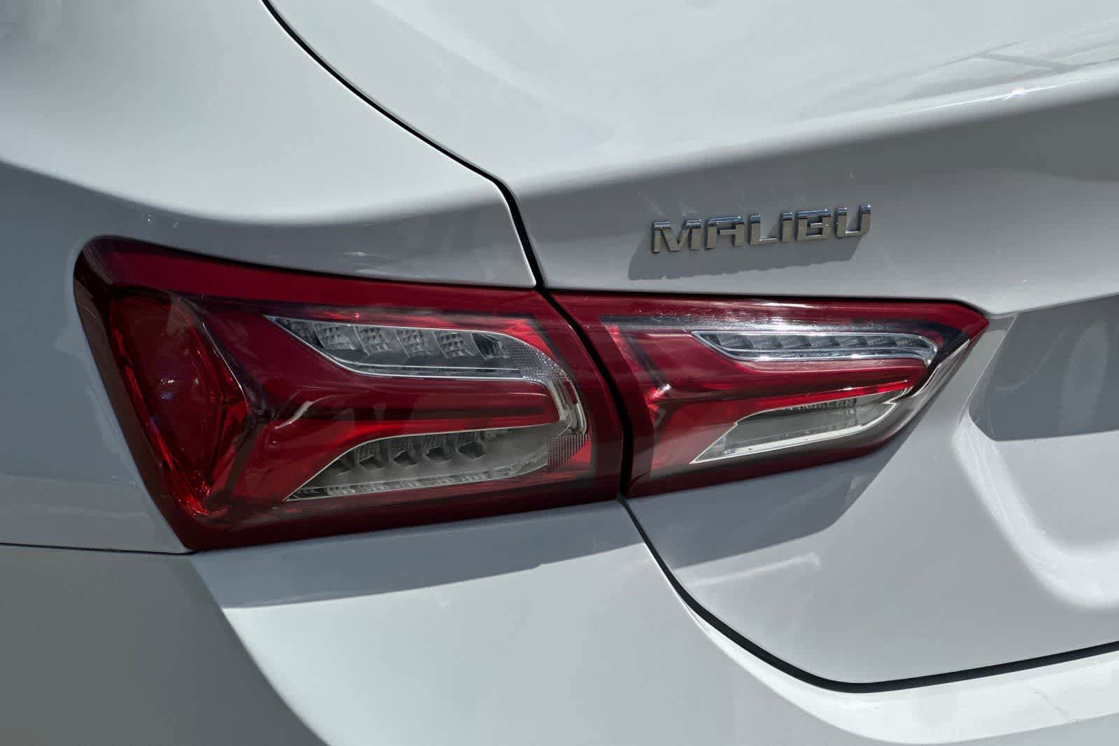 Used 2022 Chevrolet Malibu LT FWD image 32