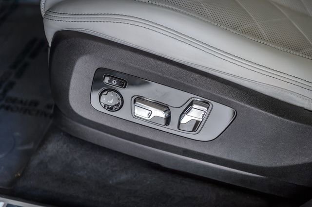 Used 2023 BMW X7 xDrive40i w/ M Sport Package image 43