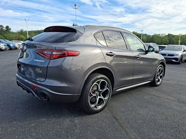 Used 2022 Alfa Romeo Stelvio Veloce AWD/4WD image 8