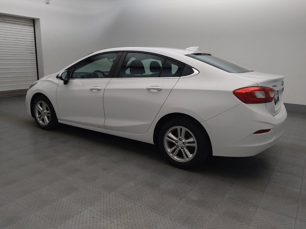 Used 2017 Chevrolet Cruze LT FWD image 3